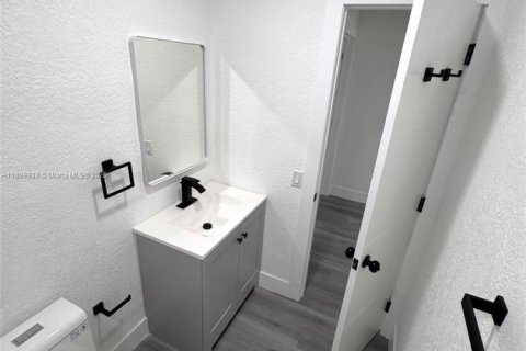 House in North Miami Beach, Florida 2 bedrooms, 111.3 sq.m. № 1951899 - photo 17
