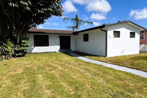 House in North Miami Beach, Florida 2 bedrooms, 111.3 sq.m. № 1951899 - photo 2