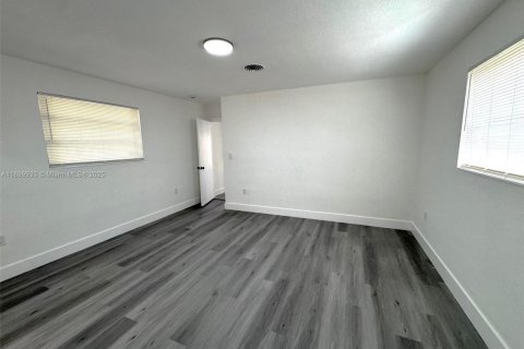 House in North Miami Beach, Florida 2 bedrooms, 111.3 sq.m. № 1951899 - photo 11
