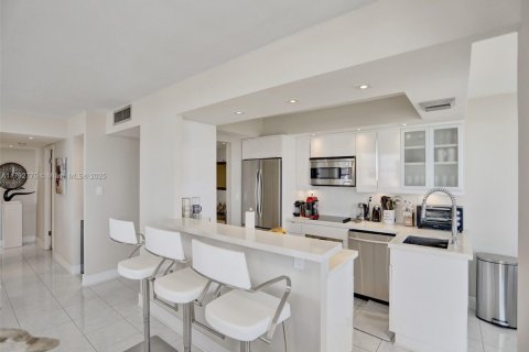 Condominio en Aventura, Florida, 2 dormitorios  № 2035180