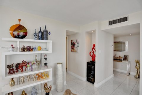 Condominio en venta en Aventura, Florida, 2 dormitorios, 149.11 m2 № 2035180 - foto 10