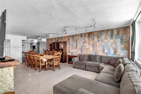 Condominio en alquiler en Miami Beach, Florida, 2 dormitorios, 91.04 m2 № 2085835 - foto 5