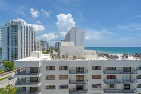 Condominio en alquiler en Miami Beach, Florida, 2 dormitorios, 91.04 m2 № 2085835 - foto 21
