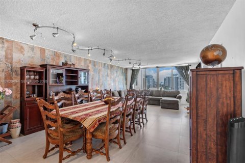Condominio en alquiler en Miami Beach, Florida, 2 dormitorios, 91.04 m2 № 2085835 - foto 3