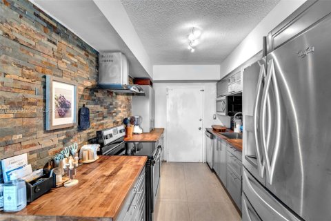 Condominio en alquiler en Miami Beach, Florida, 2 dormitorios, 91.04 m2 № 2085835 - foto 8