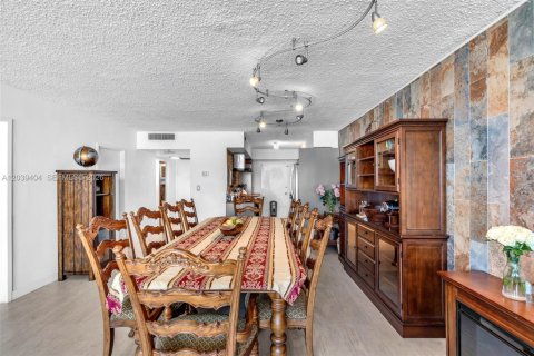 Condominio en alquiler en Miami Beach, Florida, 2 dormitorios, 91.04 m2 № 2085835 - foto 6