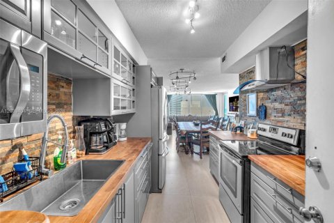 Condominio en alquiler en Miami Beach, Florida, 2 dormitorios, 91.04 m2 № 2085835 - foto 9