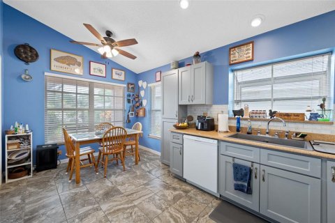 Villa ou maison à vendre à New Port Richey, Floride: 3 chambres, 152.92 m2 № 2339072 - photo 10