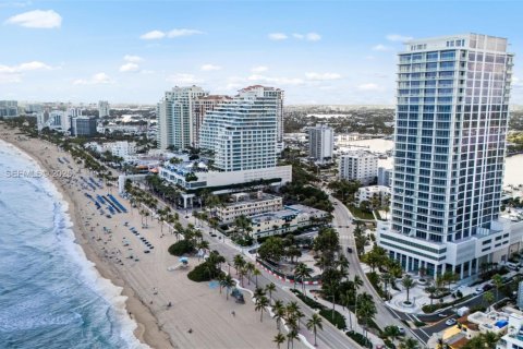 Condominio en alquiler en Fort Lauderdale, Florida, 3 dormitorios, 175.59 m2 № 2035539 - foto 30