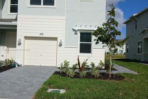 Touwnhouse à louer à Port St. Lucie, Floride: 4 chambres, 169.08 m2 № 1931939 - photo 1