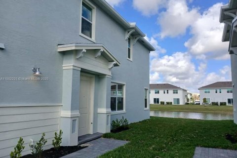 Touwnhouse à louer à Port St. Lucie, Floride: 4 chambres, 169.08 m2 № 1931939 - photo 2