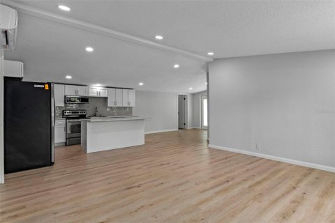 Casa en venta en Spring Hill, Florida, 4 dormitorios, 141.21 m2 № 1910598 - foto 8