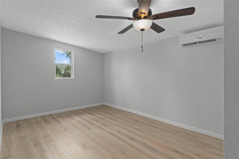 Casa en venta en Spring Hill, Florida, 4 dormitorios, 141.21 m2 № 1910598 - foto 30