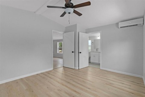 Casa en venta en Spring Hill, Florida, 4 dormitorios, 141.21 m2 № 1910598 - foto 23