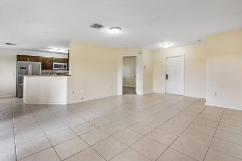Appartement à louer à Coral Springs, Floride: 3 chambres, 501.02 m2 № 2147145 - photo 5