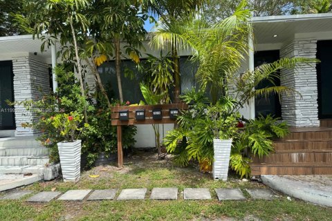 Купить коммерческую недвижимость в Майами, Флорида 286.23м2, № 2060815 - фото 3