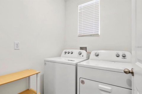 House in Zephyrhills, Florida 2 bedrooms, 83.61 sq.m. № 2376777 - photo 7