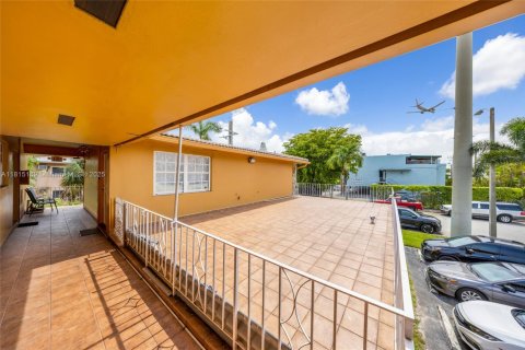 Commercial property in Miami, Florida № 1766779 - photo 7