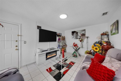 Commercial property in Miami, Florida № 1766779 - photo 8