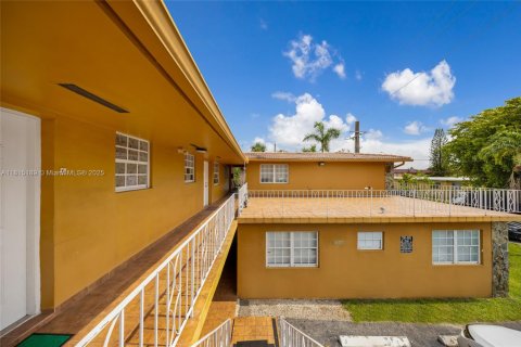Commercial property in Miami, Florida № 1766779 - photo 5