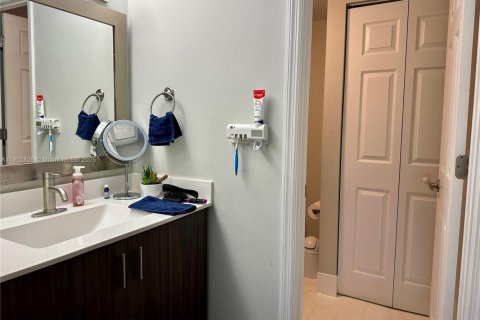 Купить кондоминиум в Катлер-Бей, Флорида 2 спальни, 103.4м2, № 1954128 - фото 23