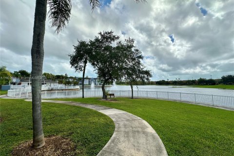 Купить кондоминиум в Катлер-Бей, Флорида 2 спальни, 103.4м2, № 1954128 - фото 2