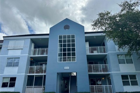 Купить кондоминиум в Катлер-Бей, Флорида 2 спальни, 103.4м2, № 1954128 - фото 1