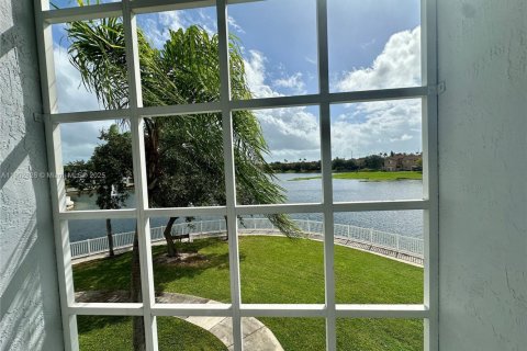 Купить кондоминиум в Катлер-Бей, Флорида 2 спальни, 103.4м2, № 1954128 - фото 4