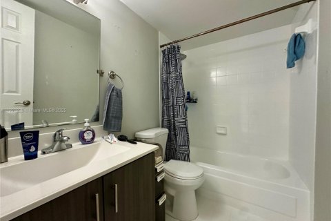 Купить кондоминиум в Катлер-Бей, Флорида 2 спальни, 103.4м2, № 1954128 - фото 14