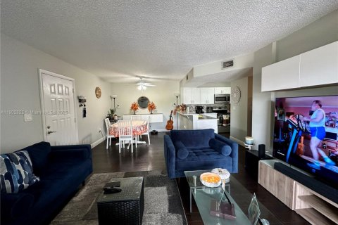 Купить кондоминиум в Катлер-Бей, Флорида 2 спальни, 103.4м2, № 1954128 - фото 8