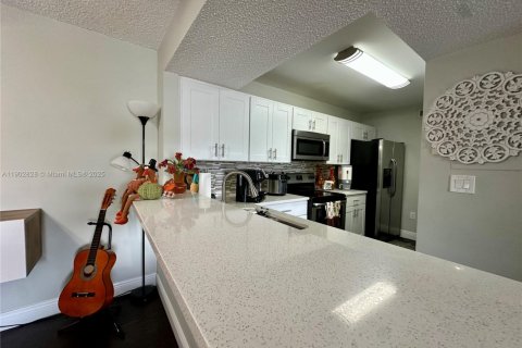 Купить кондоминиум в Катлер-Бей, Флорида 2 спальни, 103.4м2, № 1954128 - фото 12