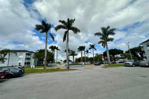 Купить кондоминиум в Катлер-Бей, Флорида 2 спальни, 103.4м2, № 1954128 - фото 3