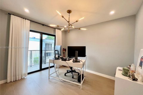 Снять в аренду кондоминиум в Майами, Флорида 2 спальни, 139.35м2, № 1948740 - фото 5