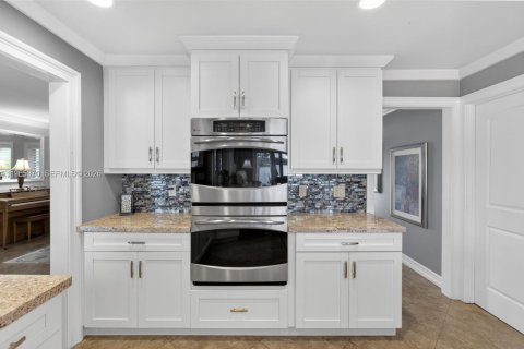 House in Oakland Park, Florida 3 bedrooms, 160.44 sq.m. № 2027330 - photo 16