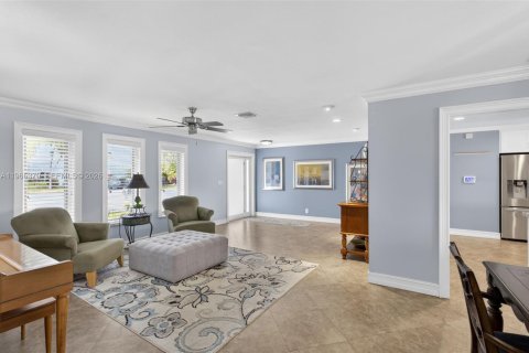 House in Oakland Park, Florida 3 bedrooms, 160.44 sq.m. № 2027330 - photo 10