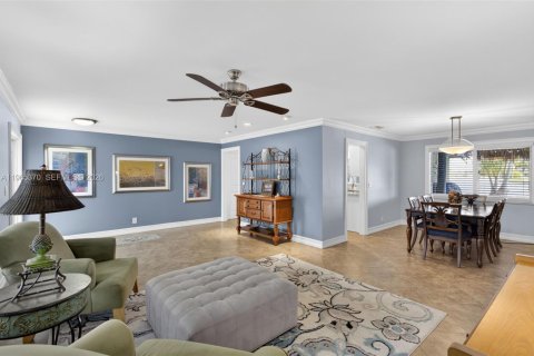 House in Oakland Park, Florida 3 bedrooms, 160.44 sq.m. № 2027330 - photo 12