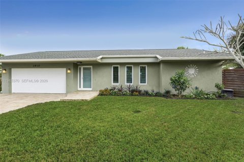 House in Oakland Park, Florida 3 bedrooms, 160.44 sq.m. № 2027330 - photo 6