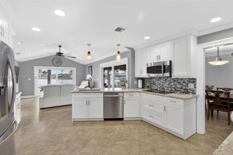 House in Oakland Park, Florida 3 bedrooms, 160.44 sq.m. № 2027330 - photo 17