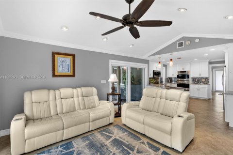 House in Oakland Park, Florida 3 bedrooms, 160.44 sq.m. № 2027330 - photo 19