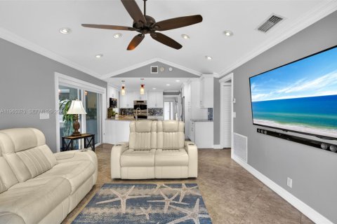 House in Oakland Park, Florida 3 bedrooms, 160.44 sq.m. № 2027330 - photo 20