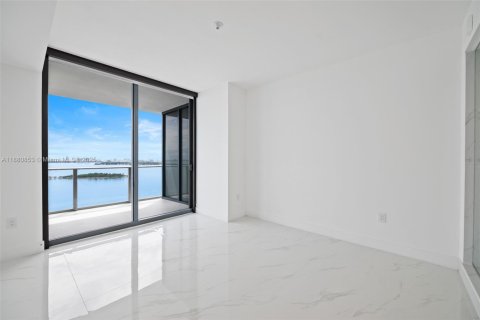 Condominio en alquiler en Miami, Florida, 1 dormitorio, 100.8 m2 № 1922344 - foto 13