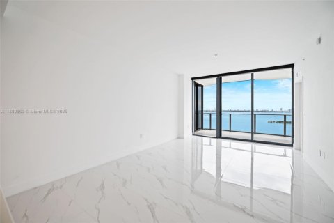 Condominio en alquiler en Miami, Florida, 1 dormitorio, 100.8 m2 № 1922344 - foto 7