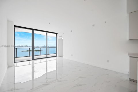 Condominio en alquiler en Miami, Florida, 1 dormitorio, 100.8 m2 № 1922344 - foto 8