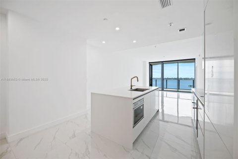 Condominio en alquiler en Miami, Florida, 1 dormitorio, 100.8 m2 № 1922344 - foto 11