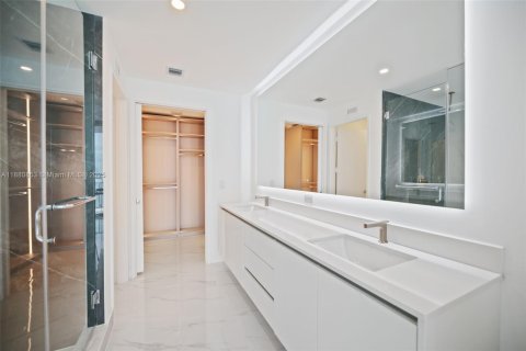Condominio en alquiler en Miami, Florida, 1 dormitorio, 100.8 m2 № 1922344 - foto 18