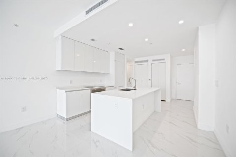 Condominio en alquiler en Miami, Florida, 1 dormitorio, 100.8 m2 № 1922344 - foto 9