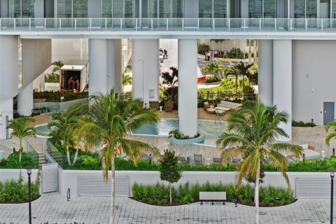 Condominio en alquiler en Miami, Florida, 1 dormitorio, 100.8 m2 № 1922344 - foto 3