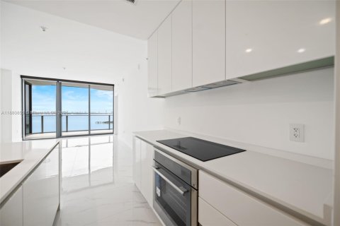 Condominio en alquiler en Miami, Florida, 1 dormitorio, 100.8 m2 № 1922344 - foto 10