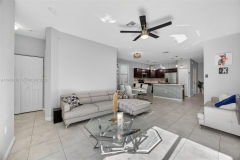 Casa en venta en Homestead, Florida, 4 dormitorios, 164.25 m2 № 1998406 - foto 15