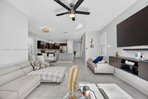 Casa en venta en Homestead, Florida, 4 dormitorios, 164.25 m2 № 1998406 - foto 14